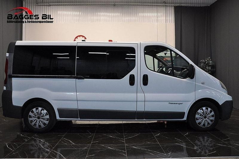 Begagnad Renault Trafic 146 HK (107 kW) 2008 Vit Minibuss