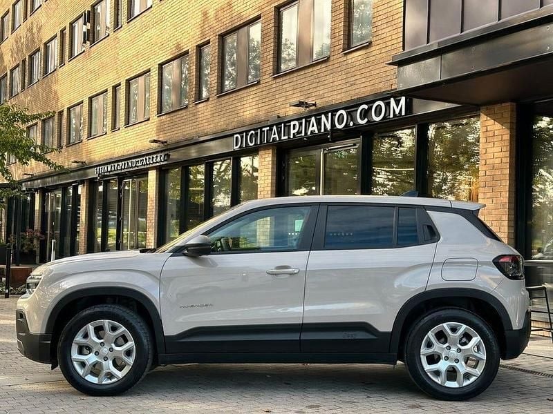 Begagnad Jeep Avenger Longitude 101 HK (74 kW) 2024 Grå SUV