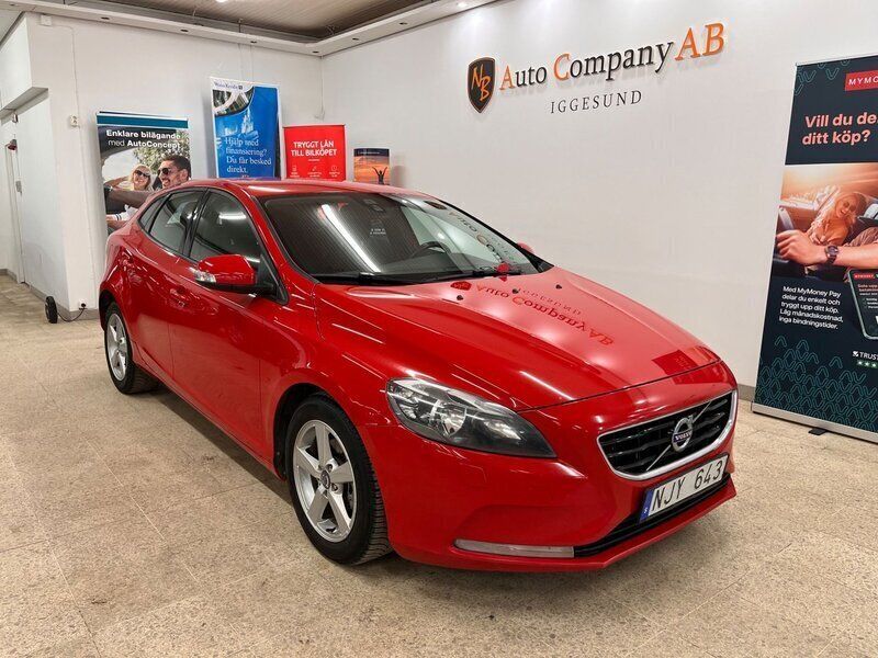Röd Begagnad 2014 Volvo V40 Kinetic Kombi | 64 900 kr (Marknadspris) - Bild 1/4