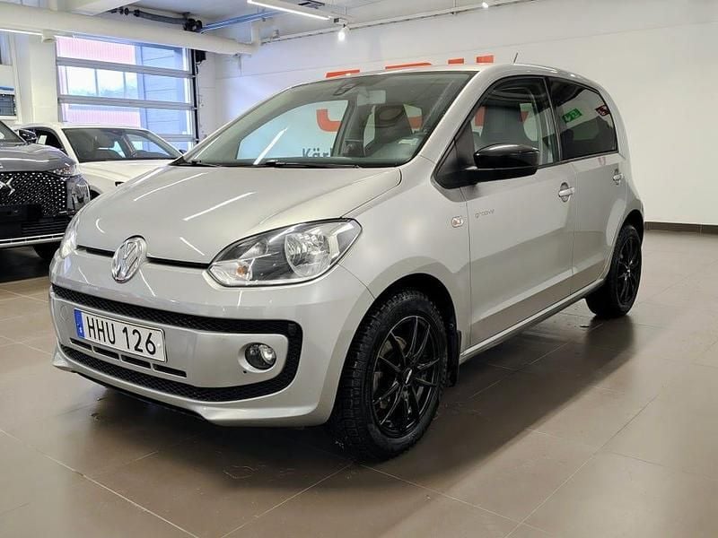 Begagnad 2015 VW up! high up! Halvkombi | 72 900 kr (Marknadspris) - Bild 1/4