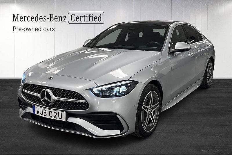 Silver Begagnad 2024 Mercedes C300e Premium Sedan | 499 000 kr (Bra pris) - Bild 1/4