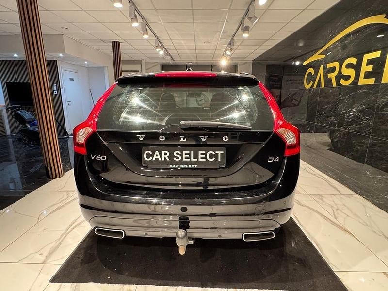 Begagnad Volvo V60 Momentum 190 HK (139 kW) 2016 Svart Kombi