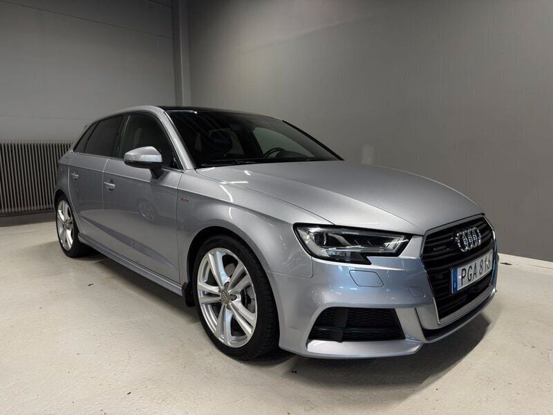 Silver Begagnad 2017 Audi A3 Sportback S-Line Halvkombi | 229 900 kr (Dyr) - Bild 1/4