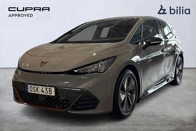 Ljusgrå (grå) Begagnad 2023 Cupra Born Halvkombi | 269 000 kr (Marknadspris) - Bild 1/3