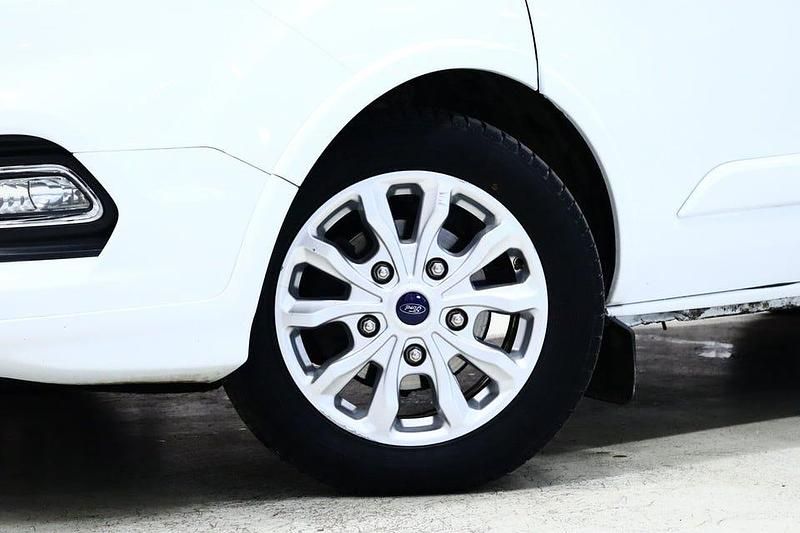 Begagnad Ford Tourneo Custom 131 HK (96 kW) 2020 Vit Van