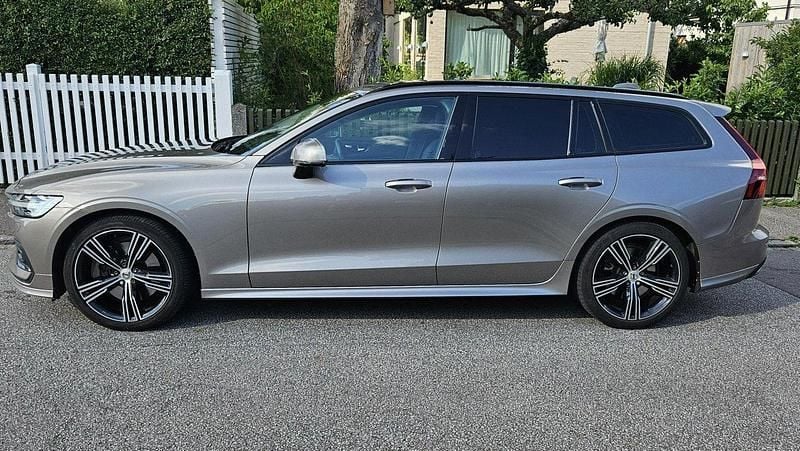 Grå Begagnad 2019 Volvo V60 Inscription Kombi | 299 000 kr (Bra pris) - Bild 1/4