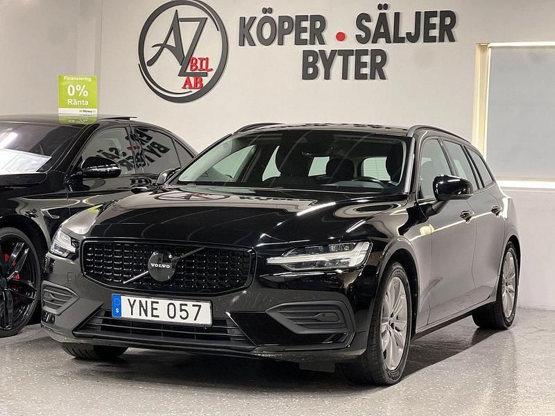 Svart Begagnad 2018 Volvo V60 Momentum Kombi | 234 900 kr (Marknadspris) - Bild 1/4