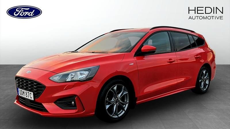 Röd (red) Begagnad 2020 Ford Focus Kombi | 179 900 kr (Marknadspris) - Bild 1/4