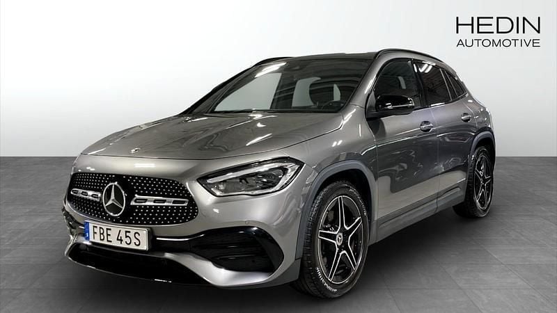 Mörkgrå (grey) Begagnad 2020 Mercedes GLA200 SUV | 349 900 kr (Marknadspris) - Bild 1/4