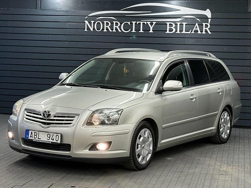 Silver Begagnad 2006 Toyota Avensis Kombi | 27 800 kr (Marknadspris) - Bild 1/4