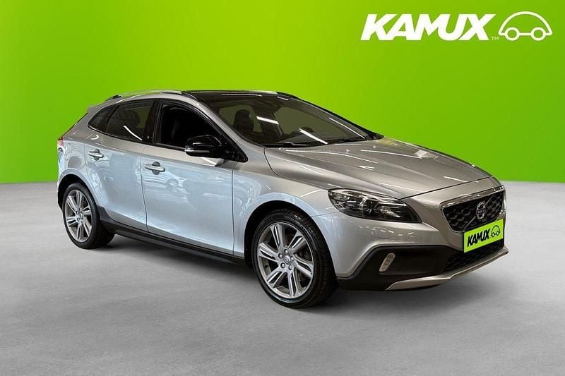 Silver/grå Begagnad 2014 Volvo V40 CC Summum Kombi | 114 700 kr (Marknadspris) - Bild 1/4