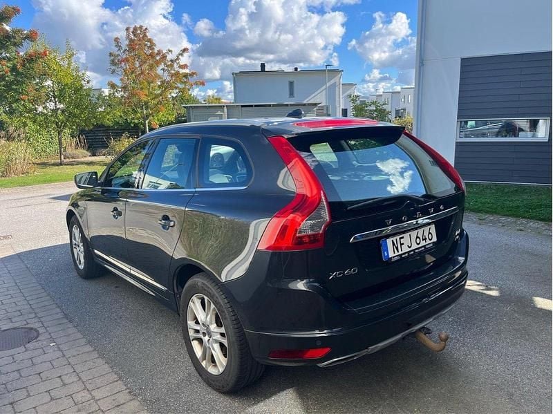 Grå Begagnad 2016 Volvo XC60 Summum SUV | 165 000 kr (Bra pris) - Bild 1/4