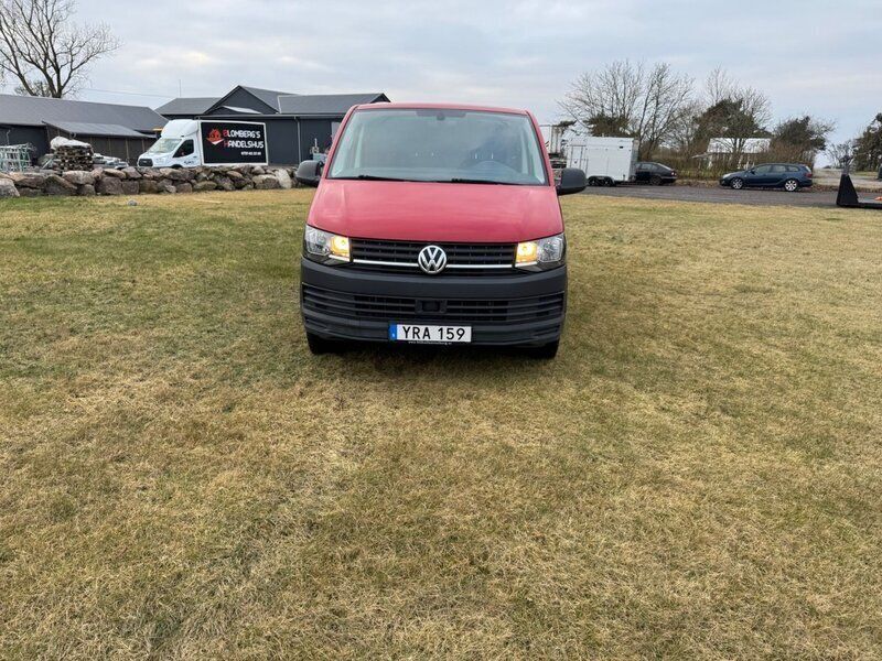 Röd Begagnad 2018 VW T6 Van | 175 900 kr (Bra pris) - Bild 1/4