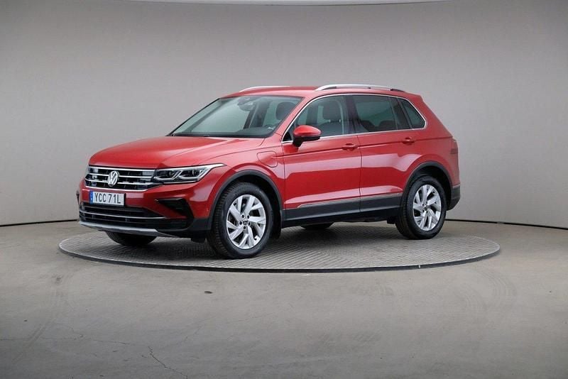 Röd Begagnad 2022 VW Tiguan Elegance SUV | 279 000 kr (Superpris) - Bild 1/4