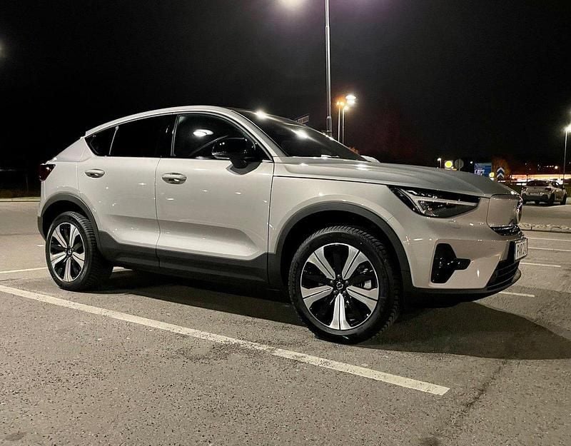 Silver Begagnad 2023 Volvo C40 SUV | 389 000 kr - Bild 1/3