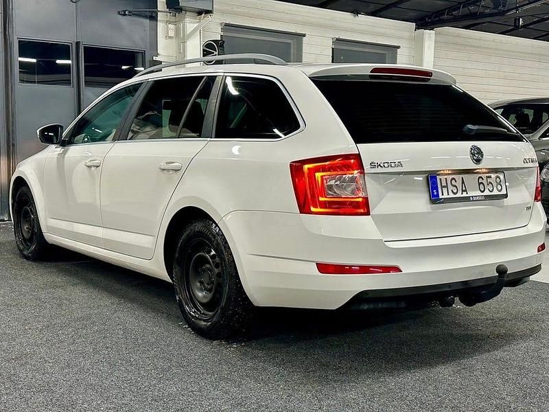 Begagnad Skoda Octavia Ambition 105 HK (77 kW) 2013 Vit Halvkombi