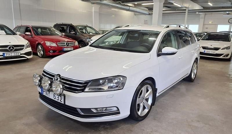 Vit Begagnad 2014 VW Passat Kombi | 89 999 kr (Marknadspris) - Bild 1/4