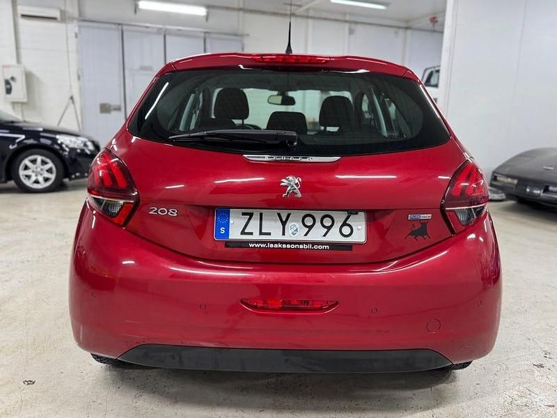 Begagnad Peugeot 208 82 HK (60 kW) 2016 Röd Halvkombi