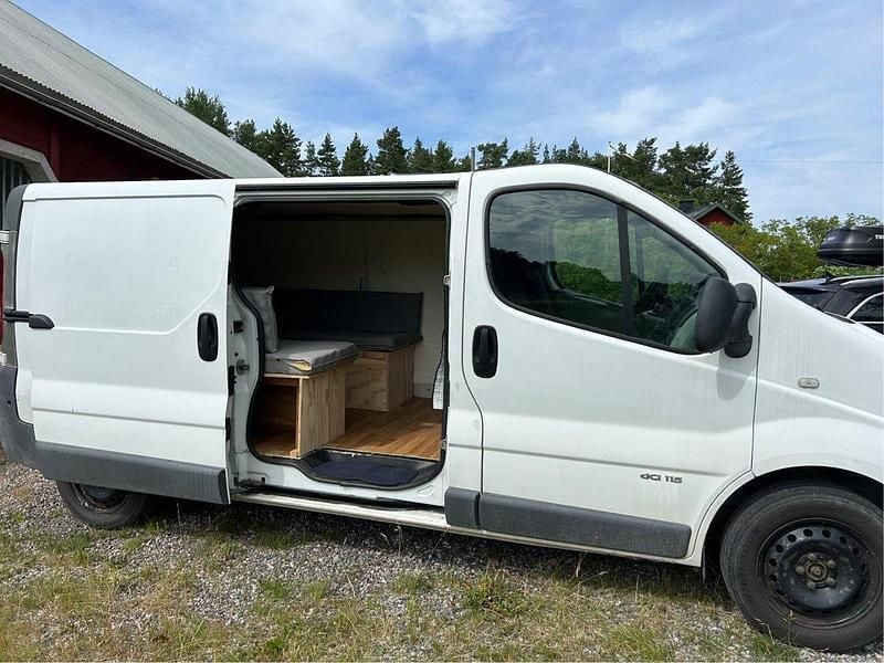 Vit Begagnad 2009 Nissan Primastar Minibuss | 40 000 kr (Dyr) - Bild 1/4