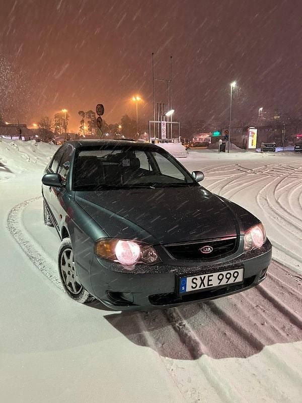 Begagnad 2002 Kia Sephia | 9 500 kr - Bild 1/4