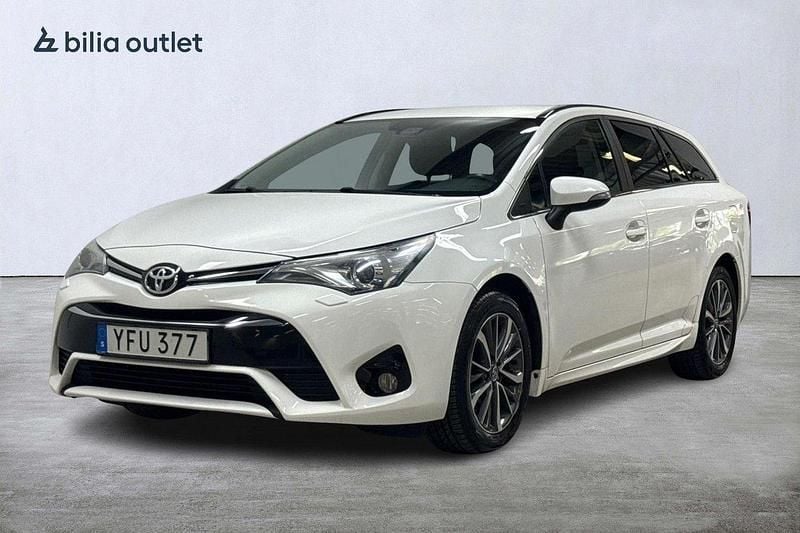 Vit Begagnad 2015 Toyota Avensis Active Kombi | 134 900 kr (Marknadspris) - Bild 1/3