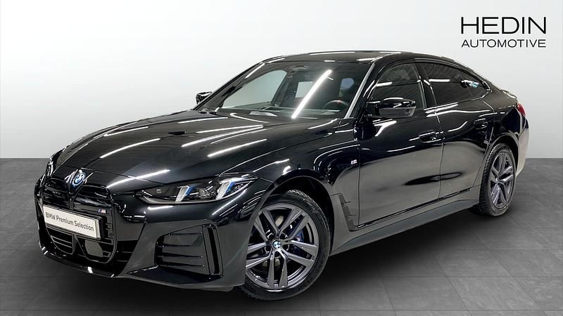 Begagnad 2025 BMW i4 Comfort Edition Sedan | 768 700 kr - Bild 1/4