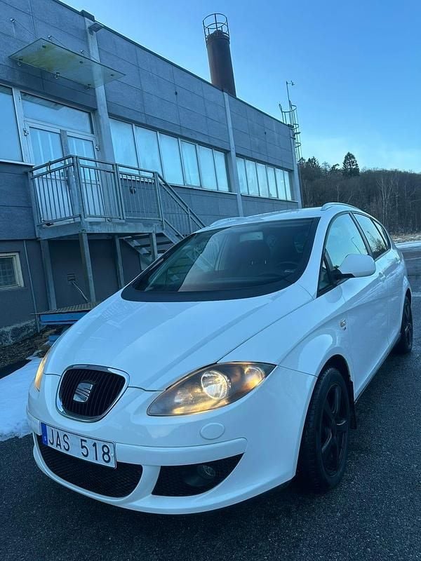 Begagnad Seat Altea XL 140 HK (102 kW) 2009 Vit Minibuss