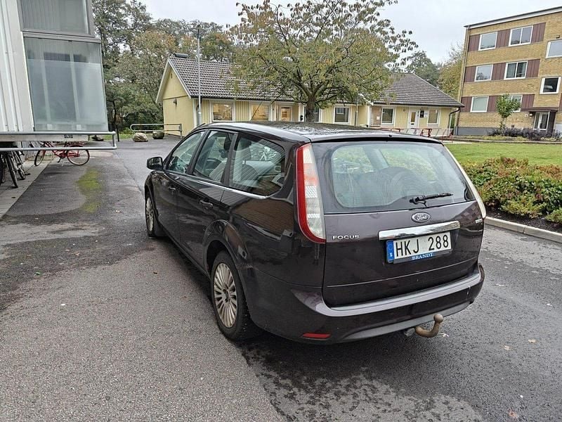 Röd Begagnad 2008 Ford Focus Titanium Kombi | 15 000 kr (Marknadspris) - Bild 1/4