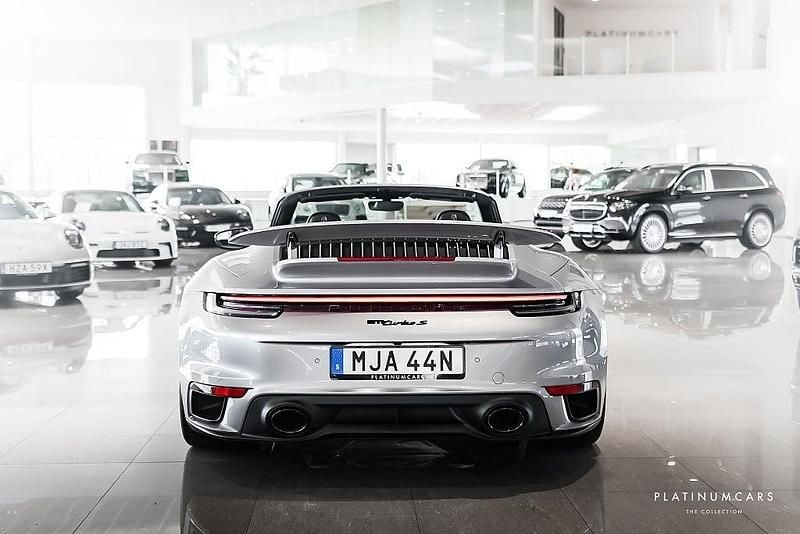 Begagnad Porsche 911 Turbo S Cabriolet 650 HK (478 kW) 2023 Flerfärgad Cab