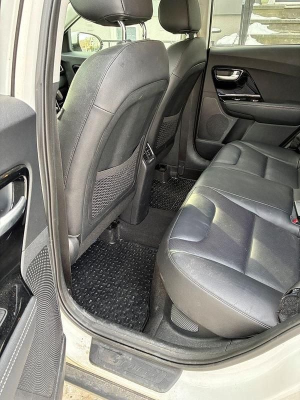 Begagnad Kia Niro Advance 141 HK (103 kW) 2018 Snow white pearl SUV