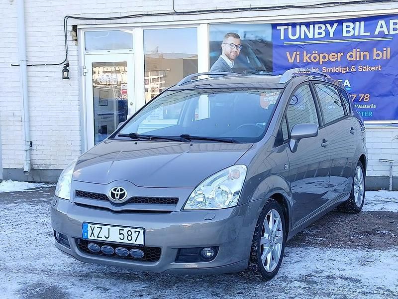 Begagnad Toyota Corolla Verso 129 HK (94 kW) 2006 Ljusbrun Minibuss