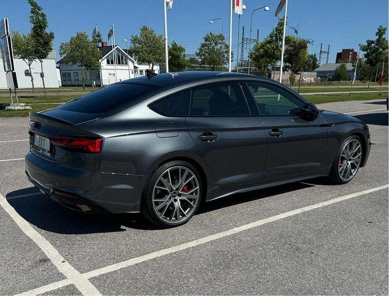 Begagnad 2023 Audi A5 Competition Sportkupé | 450 000 kr (Marknadspris) - Bild 1/4