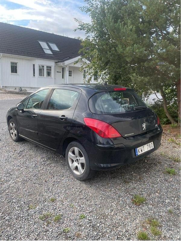 Svart Begagnad 2010 Peugeot 308 Halvkombi | 27 000 kr (Bra pris) - Bild 1/3