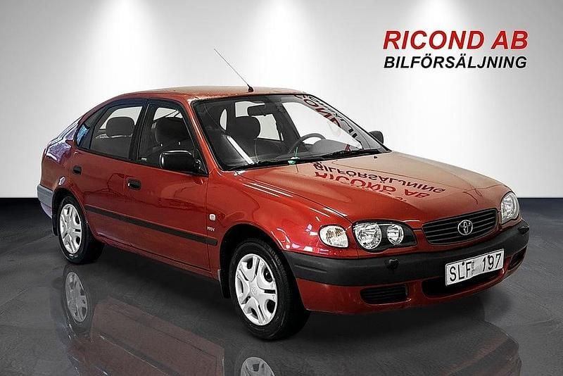 Röd Begagnad 2000 Toyota Corolla Halvkombi | 29 900 kr (Marknadspris) - Bild 1/4