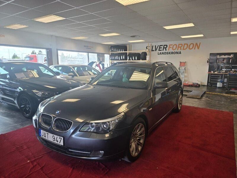 Grå Begagnad 2008 BMW 520 Kombi | 84 900 kr (Dyr) - Bild 1/4