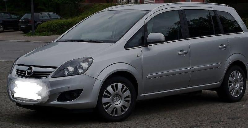 Grå Begagnad 2007 Opel Zafira Minibuss | 17 000 kr (Marknadspris) - Bild 1/1