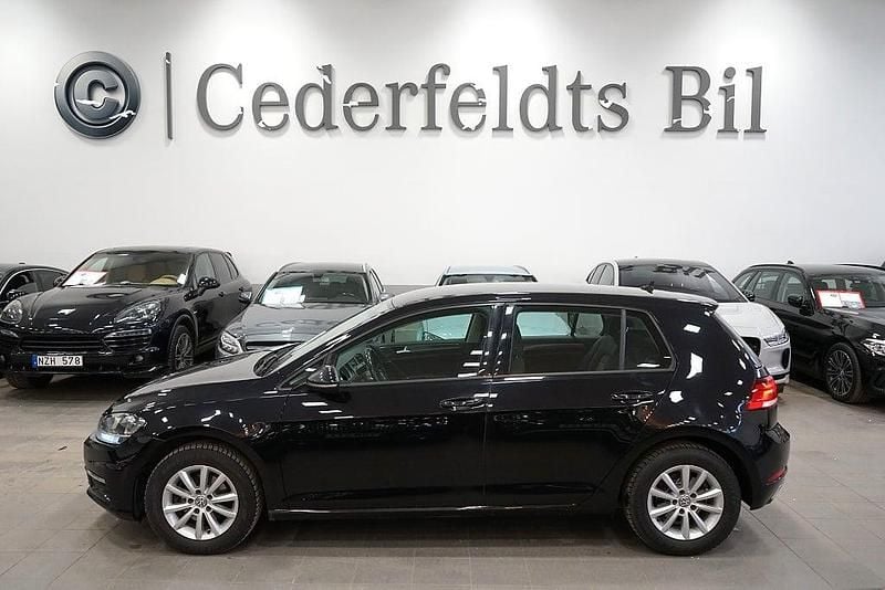 Begagnad VW Golf VII 110 HK (80 kW) 2017 Svart Halvkombi