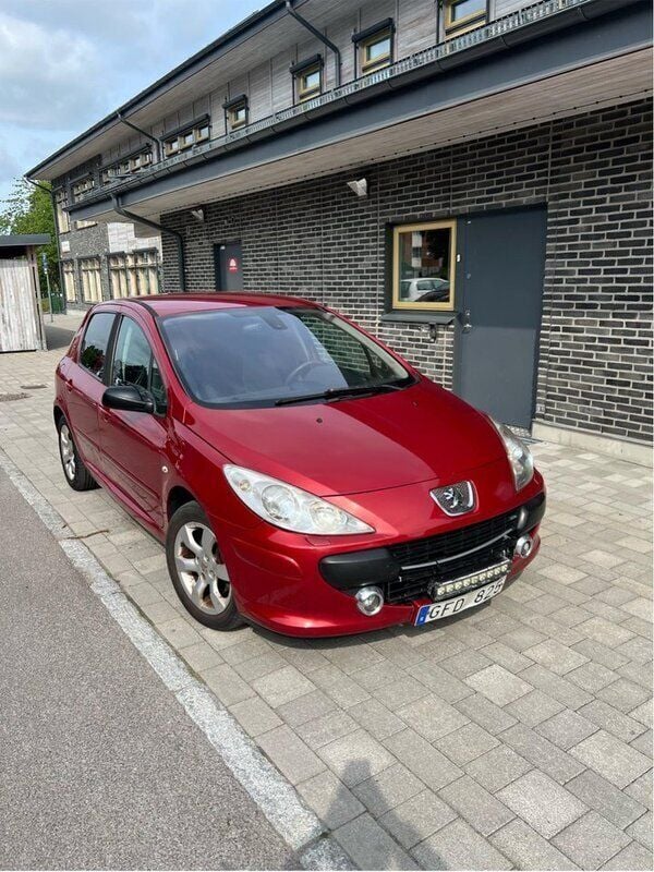 Röd Begagnad 2007 Peugeot 307 Halvkombi | 21 900 kr (Marknadspris) - Bild 1/4
