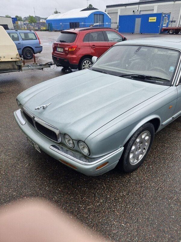 Blå Begagnad 2000 Jaguar XJ8 Sedan | 53 000 kr - Bild 1/4