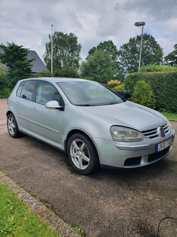 Silver Begagnad 2008 VW Golf VI Halvkombi | 32 000 kr (Marknadspris) - Bild 1/4