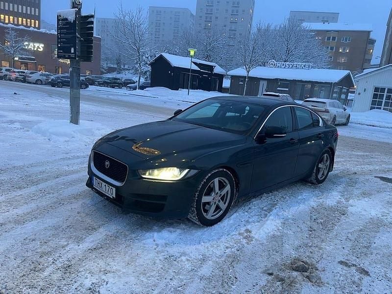 Begagnad 2016 Jaguar XE Sedan | 130 000 kr (Marknadspris) - Bild 1/4