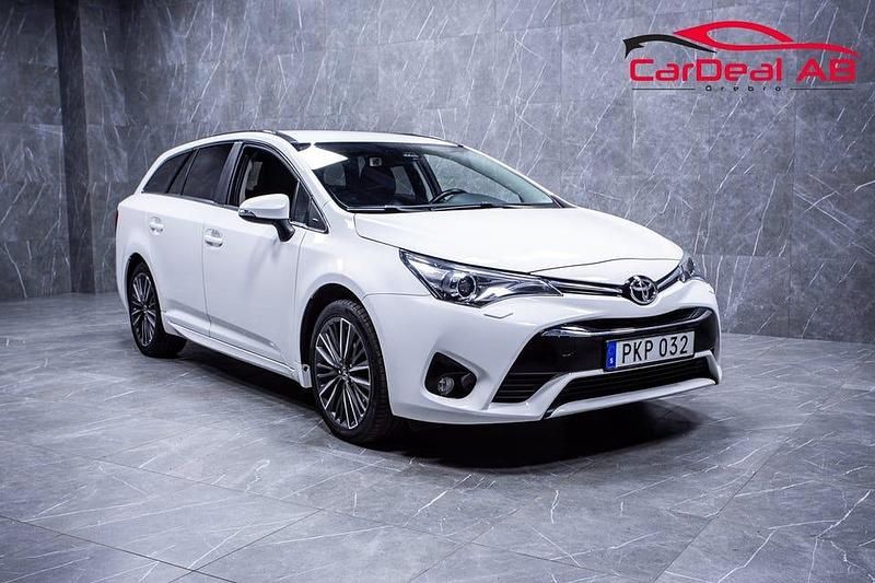 Begagnad Toyota Avensis Multidrive S 147 HK (108 kW) 2017 Vit Kombi