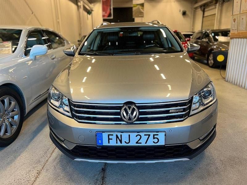 Silver Begagnad 2014 VW Passat Alltrack Kombi | 109 900 kr (Marknadspris) - Bild 1/4