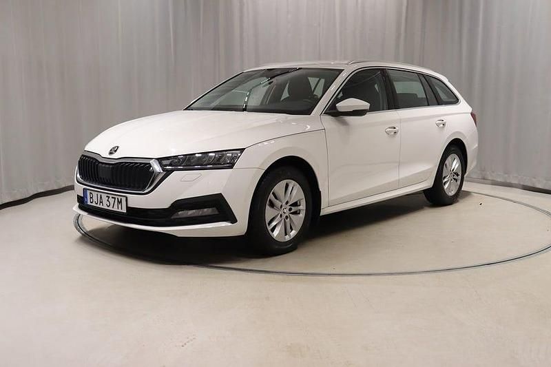 Vit Begagnad 2023 Skoda Octavia G-TEC Kombi | 269 900 kr (Marknadspris) - Bild 1/4