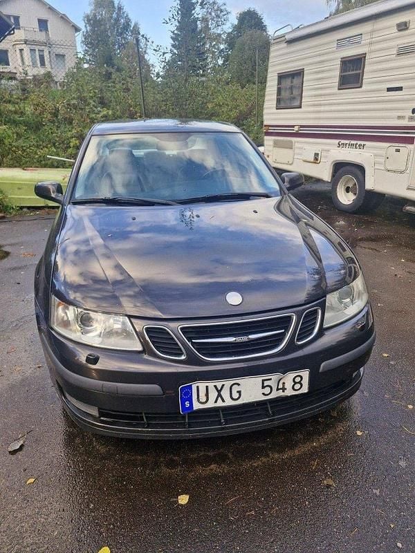 Svart Begagnad 2004 Saab 9-3 Vector Sedan | 14 000 kr (Superpris) - Bild 1/4