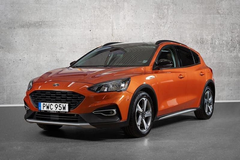 Orange Begagnad 2019 Ford Focus Active Halvkombi | 184 900 kr (Marknadspris) - Bild 1/4