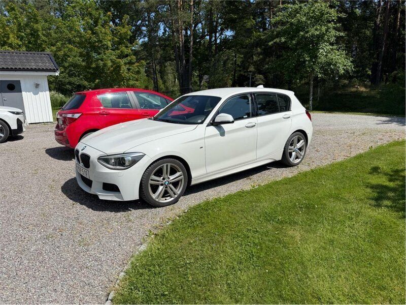 Vit Begagnad 2015 BMW 116 M Sport Halvkombi | 89 000 kr (Superpris) - Bild 1/1