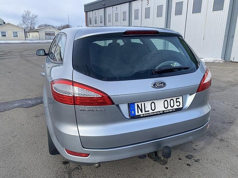 Begagnad Ford Mondeo Trend 146 HK (107 kW) 2007 Grå Kombi
