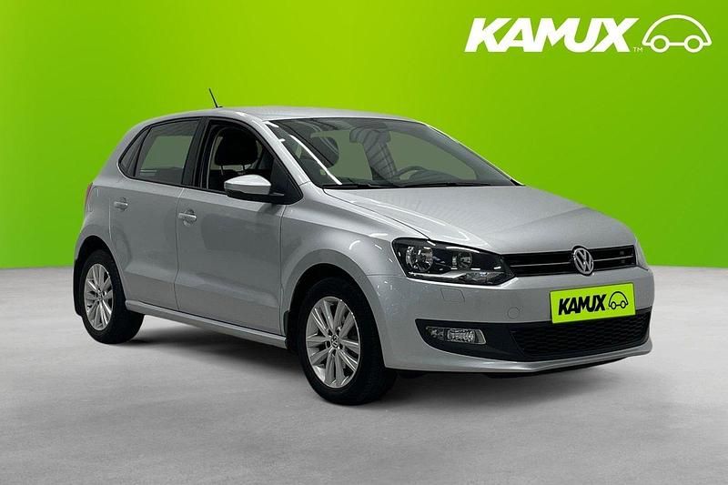 Silver/grå Begagnad 2014 VW Polo Halvkombi | 129 700 kr (Marknadspris) - Bild 1/4
