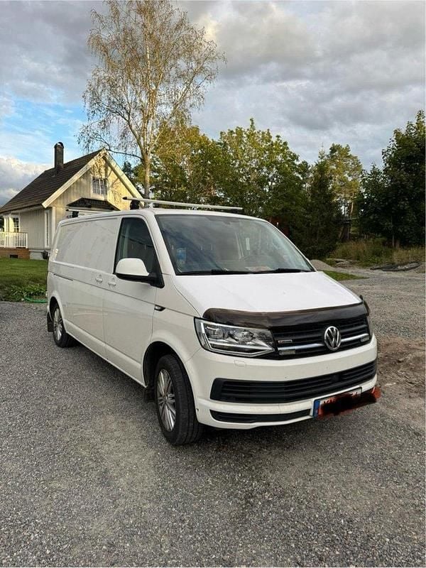 Vit Begagnad 2018 VW T6 Van | 250 000 kr - Bild 1/3